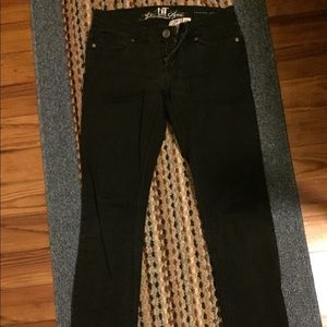 !IT Black denim skinny jeans.